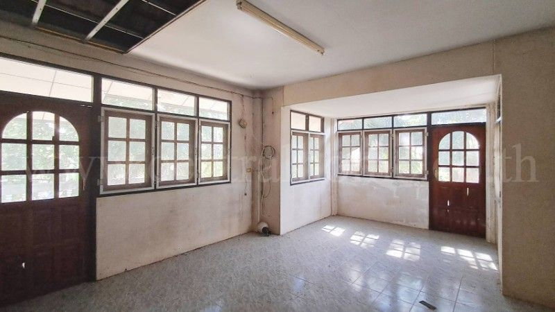 รูป บ้านเดี่ยวเล่นระดับ โครงสร้างดี เหมาะสำหรับรีโนเวท ซ.วัดต้นตาล ฉะเชิงเทรา ถูกที่สุด - รูปที่ 11/20