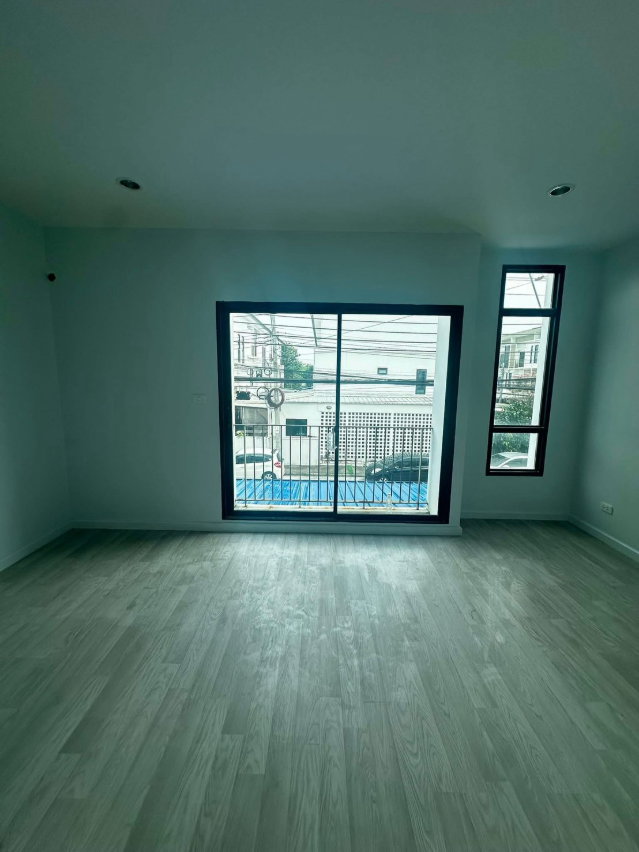 รูป 🏡 ให้เช่าทาวน์เฮาส์ 3 ชั้น โครงการ Patio ศรีนครินทร์–พระราม 9 4 ห้องนอน 3 ห้องน้ำ | 191 ตร.ม. | 2 ที่จอดรถ 💰 ค่าเช่าเพียง 20,000 บาท/เดือน - รูปที่ 9/20
