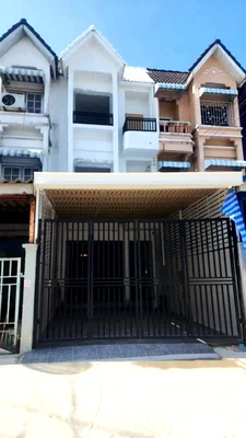 Townhouses for sale Bangkok : 3 Bedroom Townhouse for sale in Lat Phrao, Bangkok  6787123