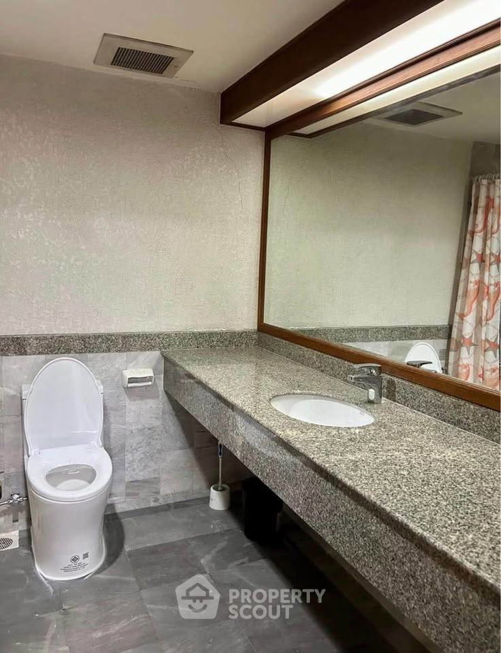 picture 100m To BTS Asoke | 2-BR Las Colinas, 23rd Floor (ID 3318400) - 5/9