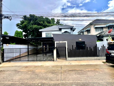 บ้านเดี่ยว กรุงเทพมหานคร : บ้านหลังใหญ่ รีโนเวทใหม่ ทำเลดี กว้างขวาง ราคาถูก ตกแต่งอย่างดี หมู่บ้าน ทรัพย์ไพศาล 107/122  ซอยเลียบวารี59 แขวงโคกแฝด เขตหนองจอก