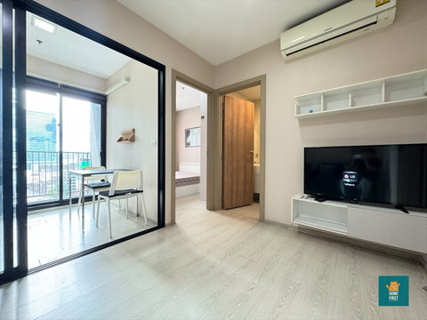 Condolette Midst Rama 9, fully furnished 1-bedroom unit, 30 sq m, 16,000 baht.