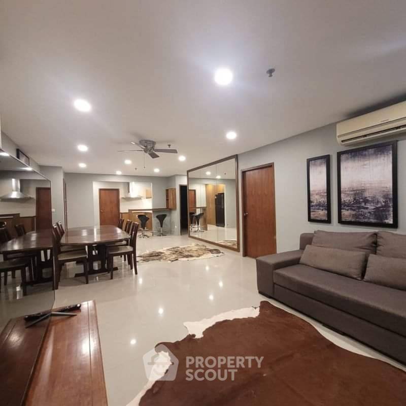 picture 105 Sqm 2-BR Baan Phrom Phong Near MRT Phetchaburi (ID 1439362) - 1/15