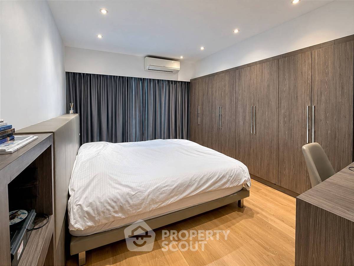picture 3-BR 191 Sqm Royal Castle Sukhumvit 400m To BTS Phrom Phong (ID 3317472) - 7/18