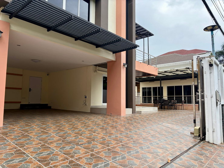 picture Luxury Detached Home for Rent — Sutthisan Area  7 Bedrooms  7 Bathrooms 512 SQ.M. - 45/47