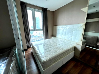 ขายคอนโด : 💥รหัส CWTP080028S💥 📢📢For Sale Chewathai Interchange (1 Bed 27 ตร.ม/2.90 ล้าน) ชั้น 8 ติด MRT/ใกล้ตลาด สนใจ Line ID: @atfirm