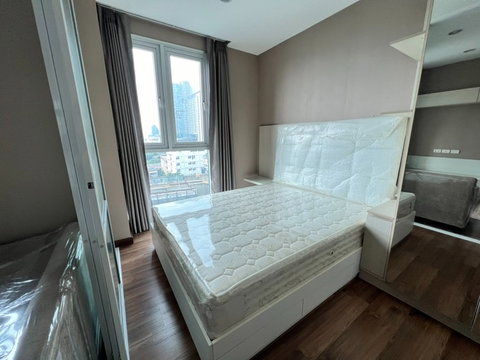 💥รหัส CWTP080028S💥 📢📢For Sale Chewathai Interchange (1 Bed 27 ตร.ม/2.90 ล้าน) ชั้น 8 ติด MRT/ใกล้ตลาด สนใจ Line ID: @atfirm