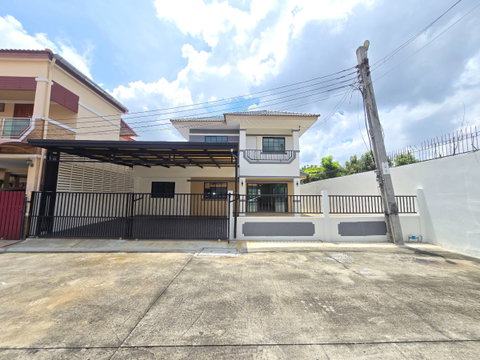 บ้านเดี่ยว รีโนเวทใหม่ทั้งหลัง ทำเลดีเยี่ยม หลังมุมใน หมู่บ้านเอกกวิน ถนนเลียบคลองสอง เนื้อที่เยอะกว้างมาก สวย พร้อมอยู่