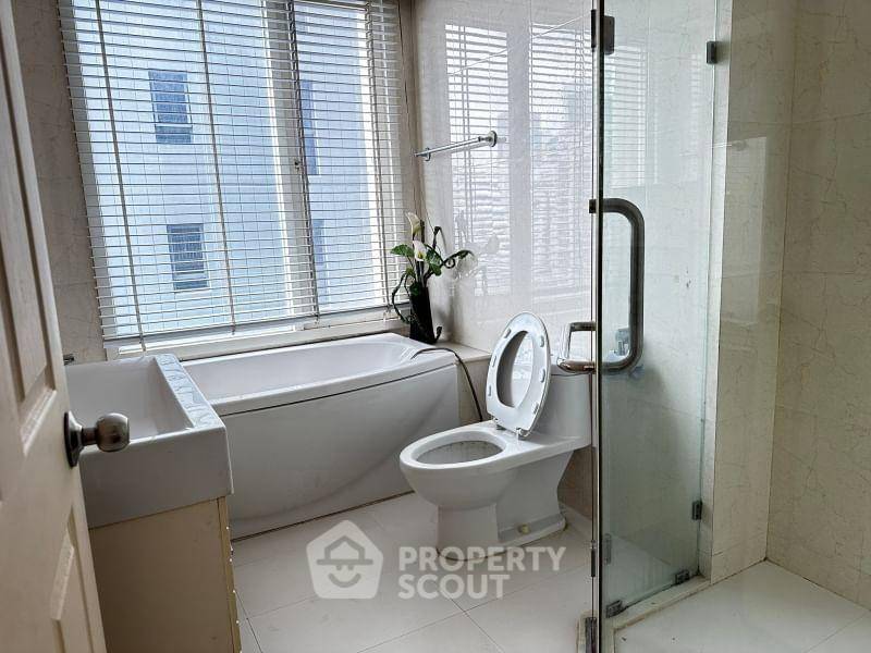 picture 2-BR Baan Siri 31 Condominium Near MRT Sukhumvit (ID 2918233) - 4/7