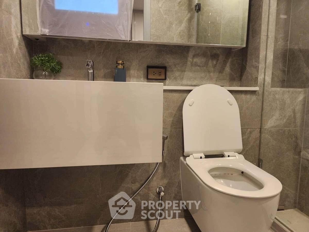 picture 200m To MRT Huai Khwang | 1-BR At SOHO Bangkok Ratchada (ID 3319803) - 8/12
