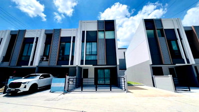 Townhouses for rent Samut Prakarn : #HHR162 New Corner Townhome for Rent | 3 Bedrooms | 3 Bathrooms 📍 800 m. from Mega Bangna 