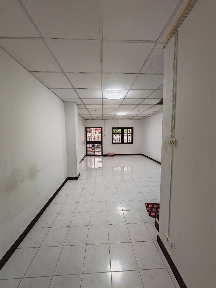 รูป ขายทาวน์เฮ้าส์  2 ชั้น ม.เลิศอุบล รามอินทรา 65 แยก 2-4 เนื้อที่ 20 ตรว. 3 ห้องนอน 2 ห้องน้ำ
มีแอร์ 2 ห้อง
ใกล้รถไฟฟ้า - รูปที่ 3/9