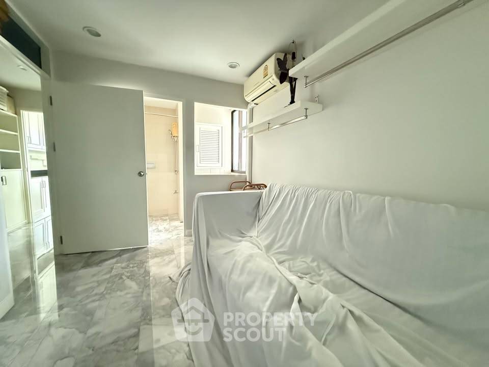 picture Spacious 3-BR 231 Sqm At Benjasri Condominium Near BTS Phaya Thai (ID 3322369) - 16/17