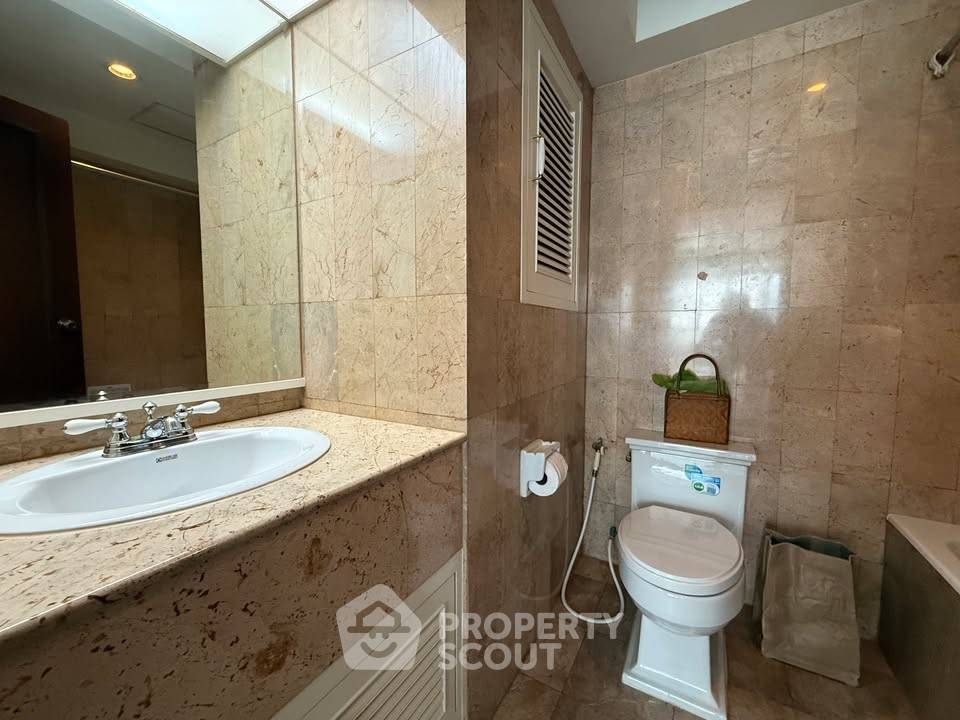 picture Spacious 3-BR 231 Sqm At Benjasri Condominium Near BTS Phaya Thai (ID 3322369) - 8/17