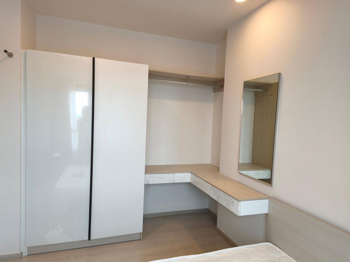picture Escent Korat for sale # Condo next to Central Department Store - 4/11