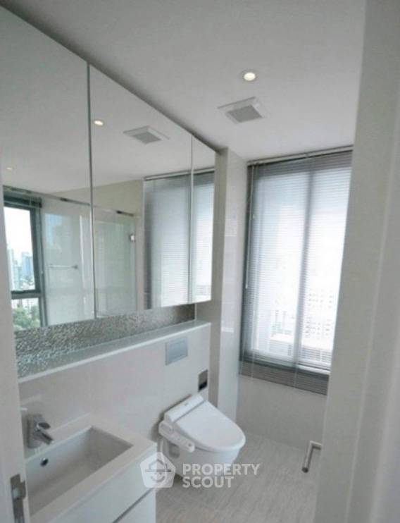 รูป คอนโด 2 ห้องนอน ชั้น 25 H Sukhumvit 43 ใกล้ BTS พร้อมพงษ์ (ID 3318746) - รูปที่ 2/7