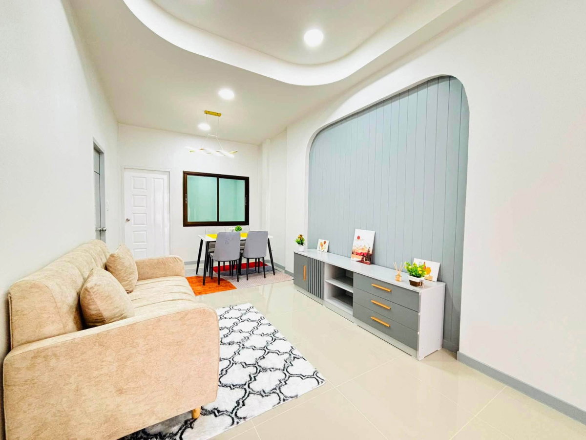 รูป ขายบ้านแฝดรีโนเวทใหม่ ม.ศรีราชาเลคไซด์ เก้ากิโล ศรีราชา - รูปที่ 4/18