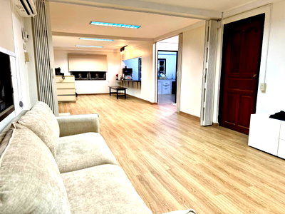 Houses for rent Bangkok : #HHR164 Newly renovated 2-story detached house for rent, pets allowed. 📍 Near BTS Udom Suk.