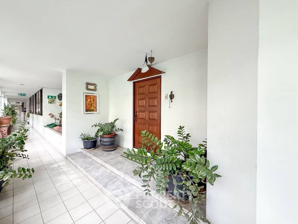 picture Spacious 3-BR 231 Sqm At Benjasri Condominium Near BTS Phaya Thai (ID 3322369) - 1/17