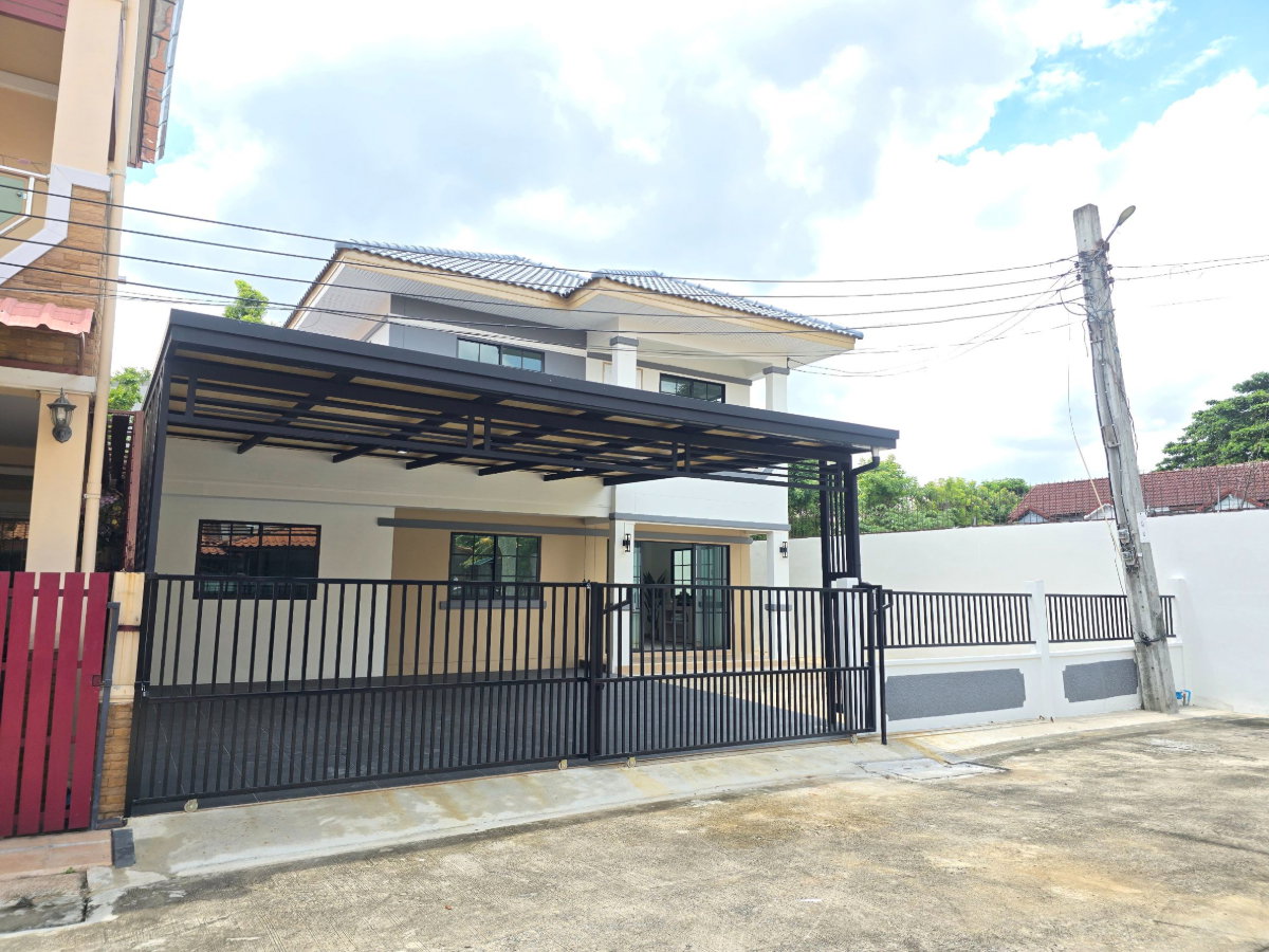 รูป บ้านเดี่ยว รีโนเวทใหม่ทั้งหลัง ทำเลดีเยี่ยม หลังมุมใน หมู่บ้านเอกกวิน ถนนเลียบคลองสอง เนื้อที่เยอะกว้างมาก สวย พร้อมอยู่ - รูปที่ 2/42