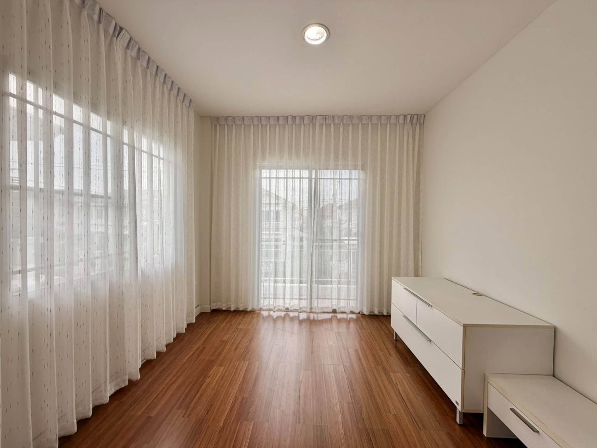 picture Luxurious Detached House for Rent – Mantana 2 Onnut-Wongwaen - 22/27