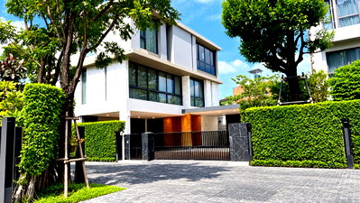 บ้านเดี่ยว ท่าเรือวัดใหม่ช่องลม : ขายบ้าน Quarter Thonglor ซอยทองหล่อ 25 5 ห้องนอน 450 ตร.ม. ที่จอดรถ 6 คัน ราคา 75 ล้าน  QUARTER THONGLOR RARE PRIVATE LUXURY RESIDENCE