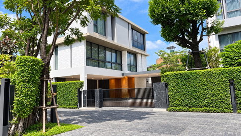 ขายบ้าน Quarter Thonglor ซอยทองหล่อ 25 5 ห้องนอน 450 ตร.ม. ที่จอดรถ 6 คัน ราคา 75 ล้าน QUARTER THONGLOR RARE PRIVATE LUXURY RESIDENCE