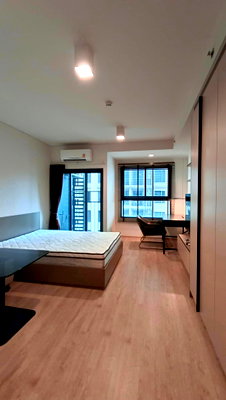 Condos for rent : (SHORT TERM) Ideo Sathorn Wongwianyai Condo for rent BTS Wongwian Yai 200 meter 5minutes by walk