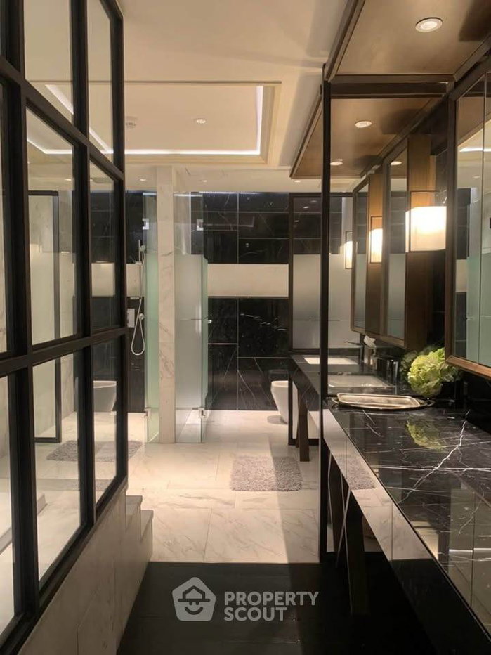 picture 3-BR Condo at The Crest Sukhumvit 24 near BTS Phrom Phong (ID 3201335) - 9/17