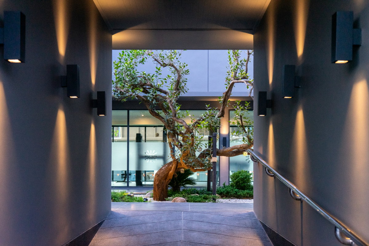 รูป ขายบ้านหรู มือ1 โครงการ Essentia Rama 2 | ราคา 14-36 ล้านบาท | 65-102 ตร.ว. | 4 ห้องนอน 5 ห้องน้ำ 6 ที่จอดรถ | - รูปที่ 65/68