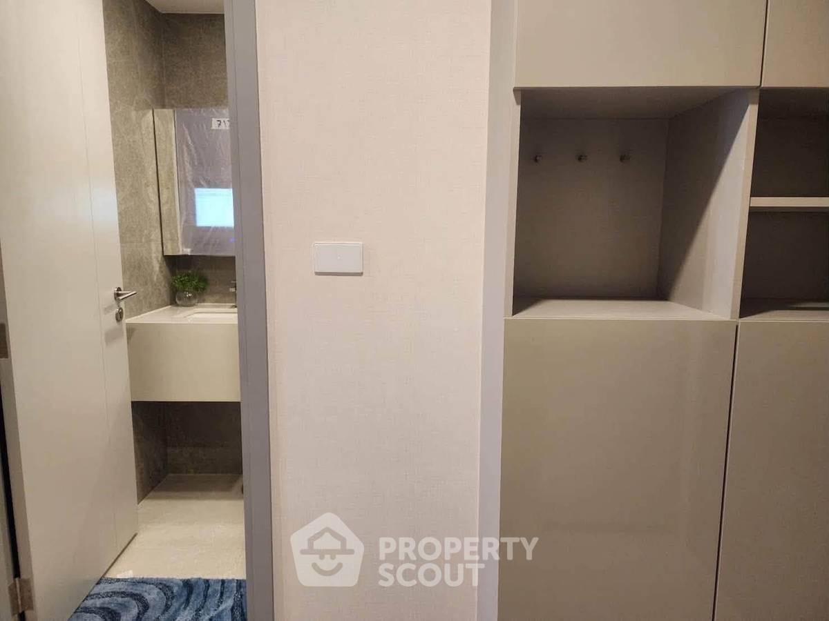 picture 200m To MRT Huai Khwang | 1-BR At SOHO Bangkok Ratchada (ID 3319803) - 3/12