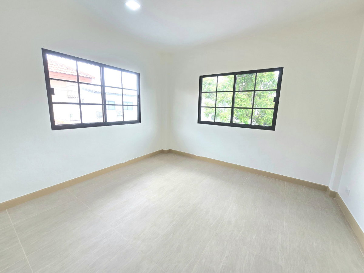 รูป บ้านเดี่ยว รีโนเวทใหม่ทั้งหลัง ทำเลดีเยี่ยม หลังมุมใน หมู่บ้านเอกกวิน ถนนเลียบคลองสอง เนื้อที่เยอะกว้างมาก สวย พร้อมอยู่ - รูปที่ 37/42