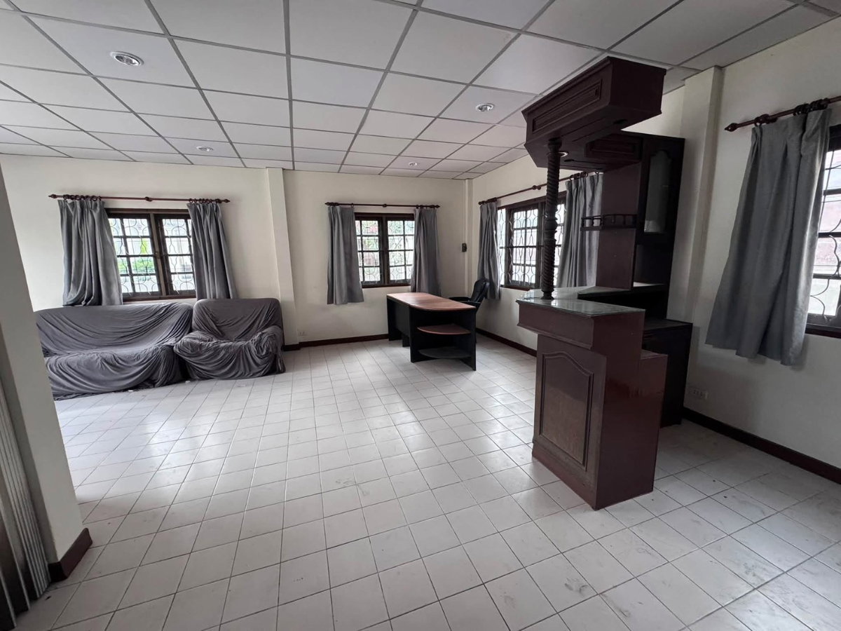 รูป ✨Hot Deal🏘️ให้เช่าบ้านเดี่ยว หมู่บ้านมณียา ซอยท่าอิฐ  |  เฟอร์นิเจอร์ครบ พร้อมเข้าอยู่ ทำเลดี ใกล้รถไฟฟ้า | สนใจ@sacondo - รูปที่ 4/19