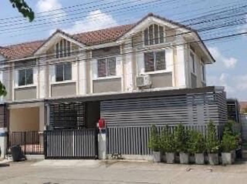 2-Story Corner Townhouse for Sale
Directly sold by the owner
Located in Bang Kadi, Pathum Thani.