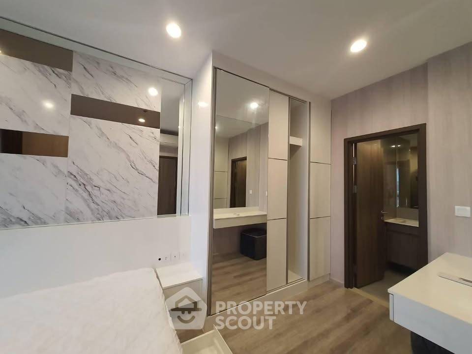 picture 20th-Floor 2-BR Condo At Ideo Mobi Asoke Near MRT Phetchaburi (ID 3193372) - 3/13