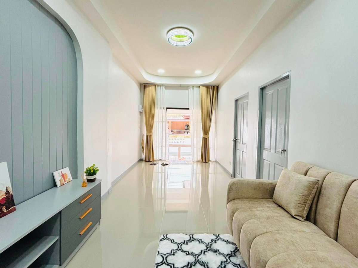 รูป ขายบ้านแฝดรีโนเวทใหม่ ม.ศรีราชาเลคไซด์ เก้ากิโล ศรีราชา - รูปที่ 2/18