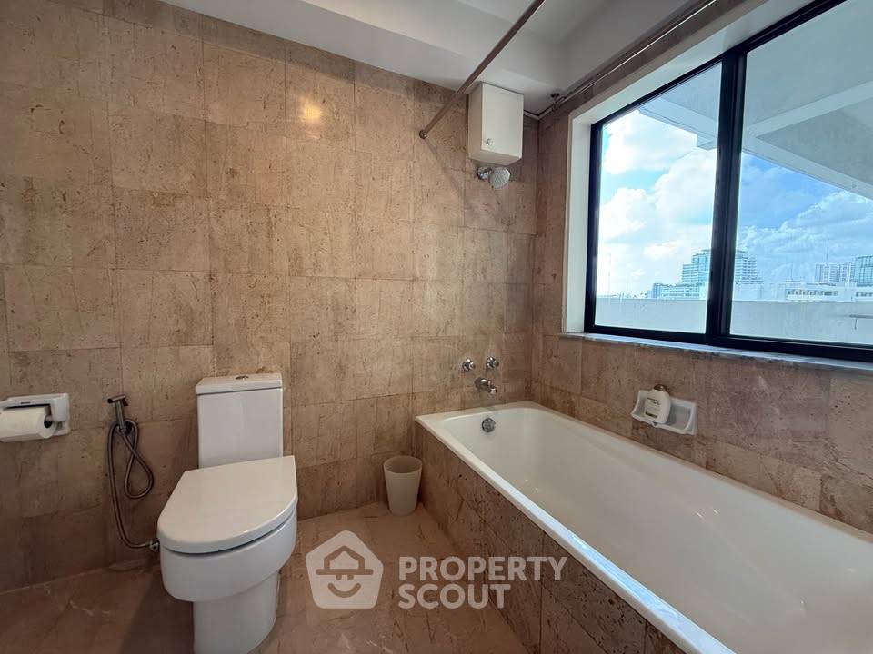 picture Spacious 3-BR 231 Sqm At Benjasri Condominium Near BTS Phaya Thai (ID 3322369) - 6/17