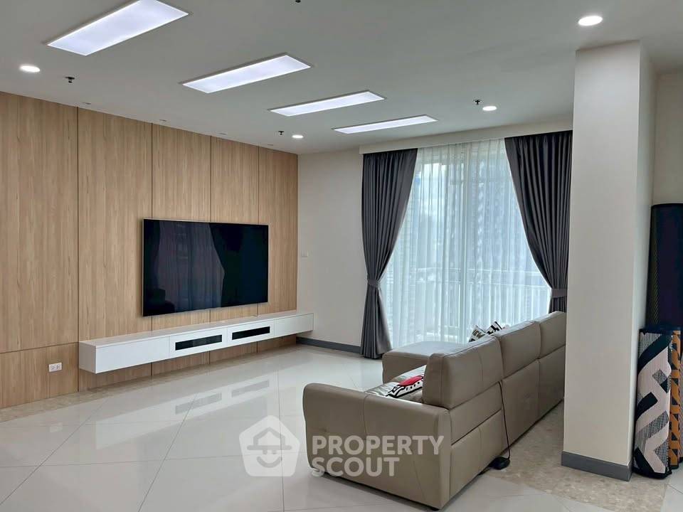 รูป คอนโด 3 ห้องนอน ชั้น 30 ขนาด 183 ตร.ม. The Emporio Place ใกล้ BTS พร้อมพงษ์ (ID 3319437) - รูปที่ 1/9