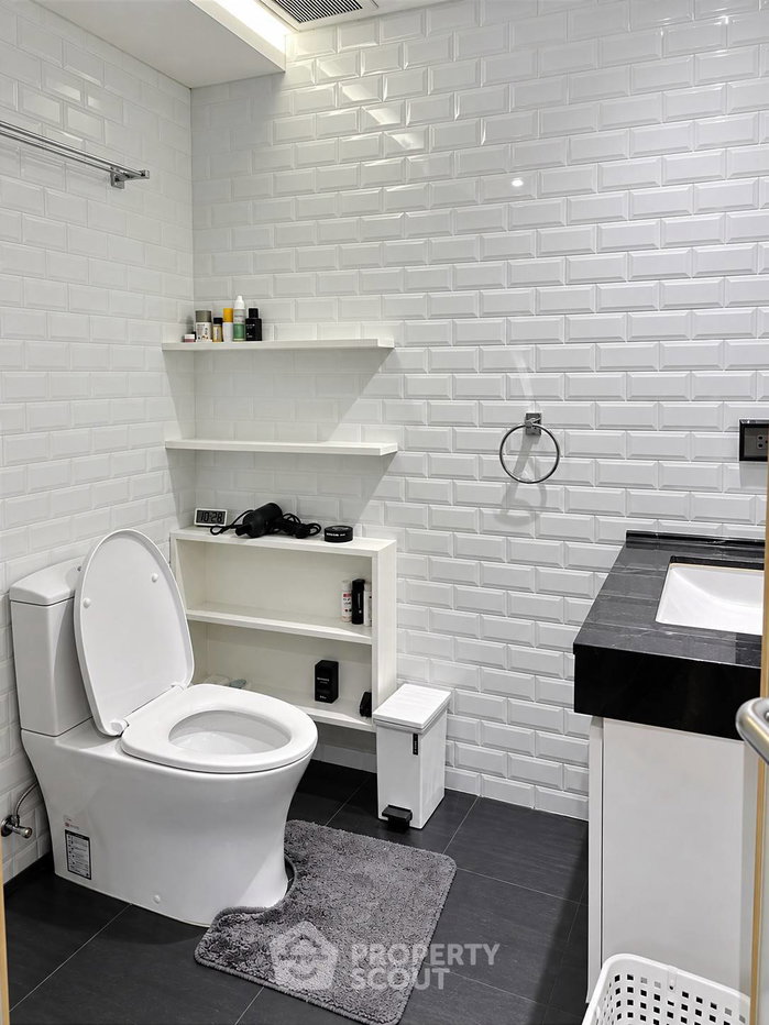 picture 3-BR 191 Sqm Royal Castle Sukhumvit 400m To BTS Phrom Phong (ID 3317472) - 12/18