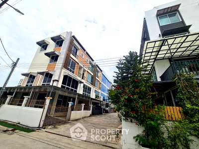 Townhouses for rent Bangkok : Spacious 3-BR 311 Sqm Townhouse HALLMARK HOME OFFICE BTS On Nut (ID 3252269)