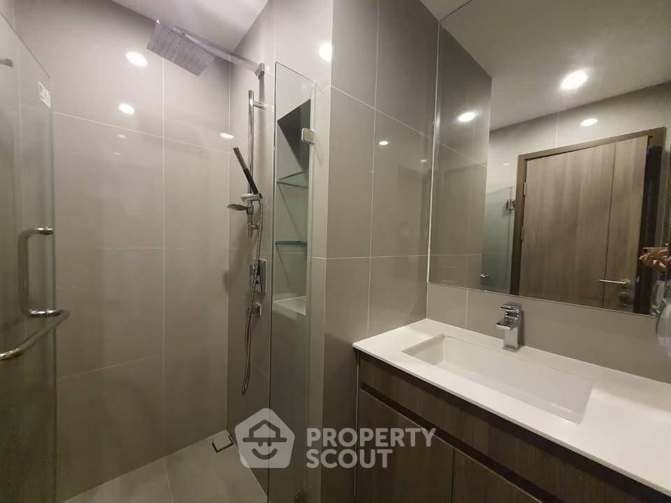 picture 20th-Floor 2-BR Condo At Ideo Mobi Asoke Near MRT Phetchaburi (ID 3193372) - 2/13