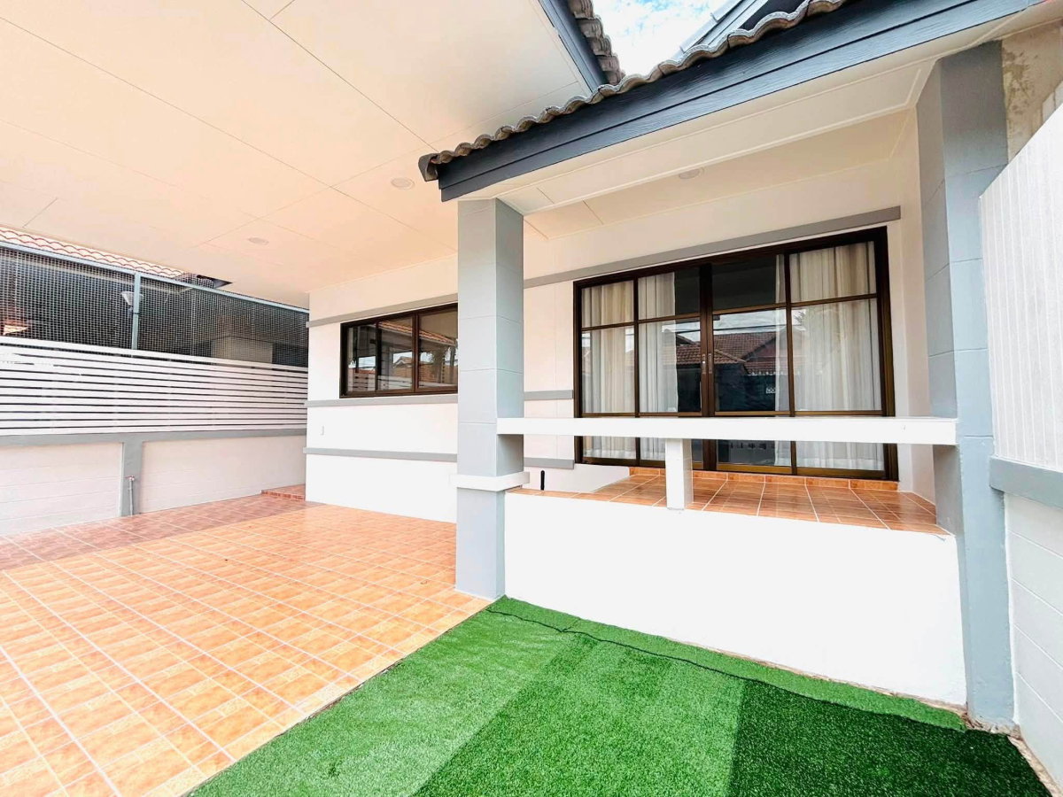 รูป ขายบ้านแฝดรีโนเวทใหม่ ม.ศรีราชาเลคไซด์ เก้ากิโล ศรีราชา - รูปที่ 10/18