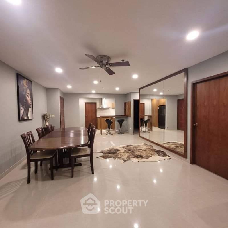 picture 105 Sqm 2-BR Baan Phrom Phong Near MRT Phetchaburi (ID 1439362) - 2/15