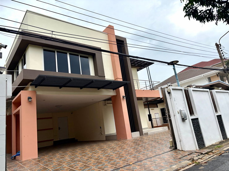 picture Luxury Detached Home for Rent — Sutthisan Area  7 Bedrooms  7 Bathrooms 512 SQ.M. - 46/47