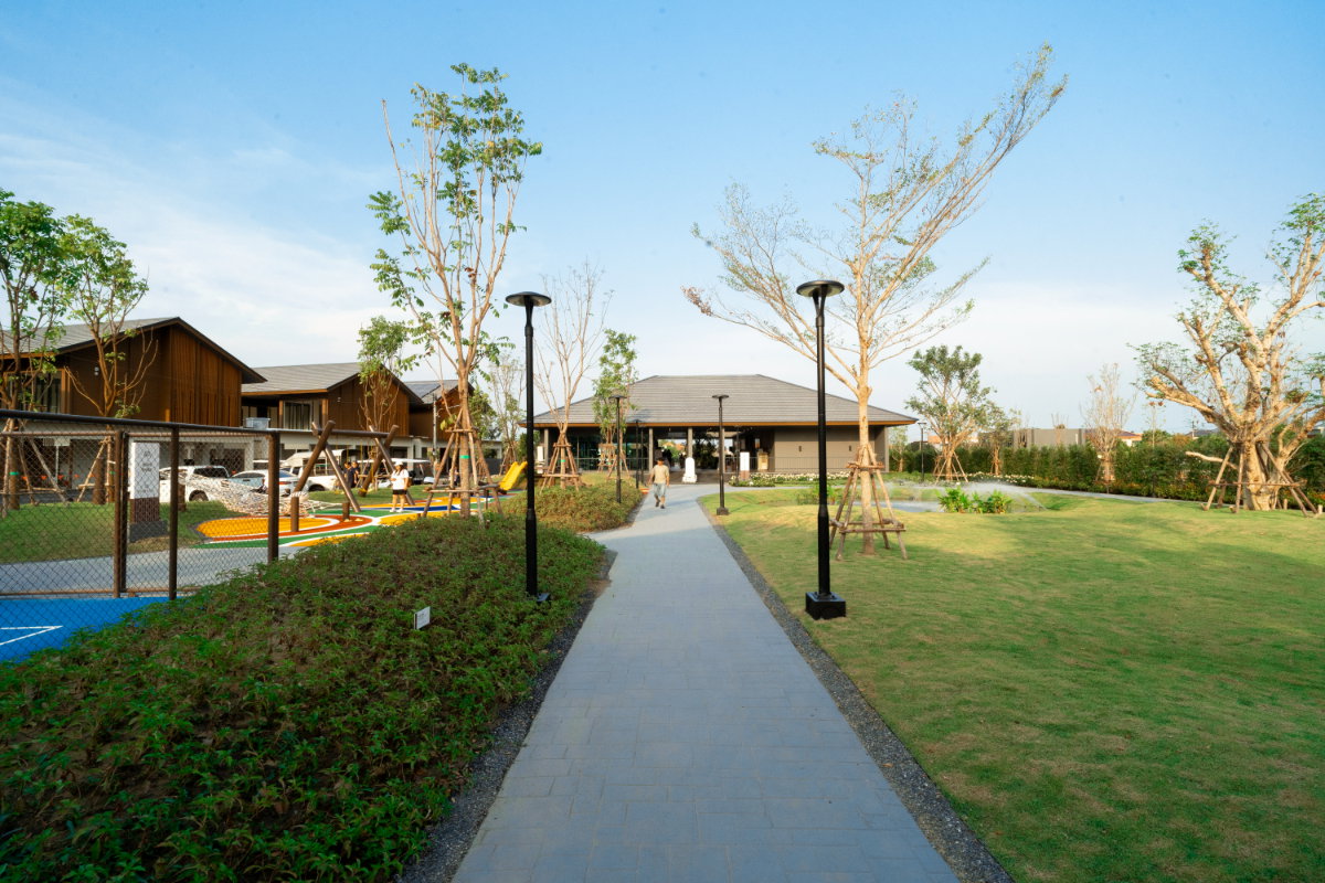 รูป ขายบ้านหรู มือ1 โครงการ Essentia Rama 2 | ราคา 14-36 ล้านบาท | 65-102 ตร.ว. | 4 ห้องนอน 5 ห้องน้ำ 6 ที่จอดรถ | - รูปที่ 10/68