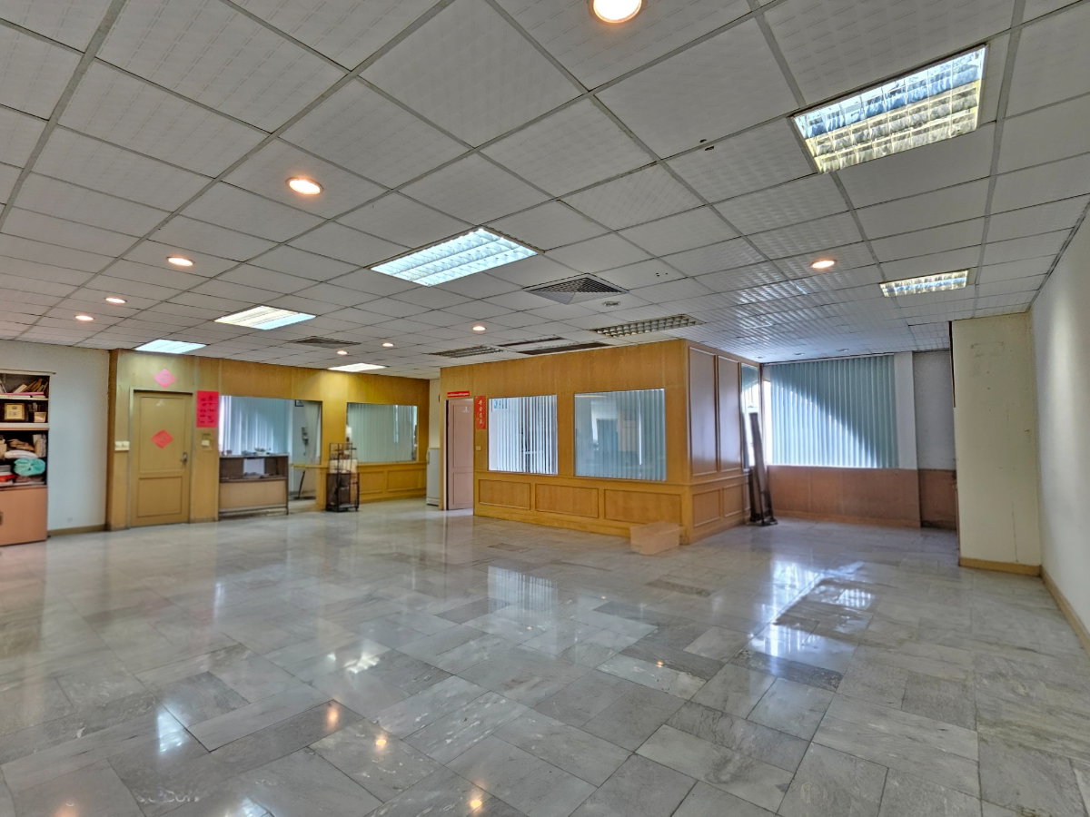 picture Office for sale at Royal Castle Pattanakarn Condominium - 1/16
