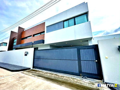 บ้านแฝด เมืองสงขลา สงขลา : ขายด่วนบ้านมีสระว่ายน้ำ ราคาขาดทุน 12.5 ล้านพร้อมอยู่ ฟรีเฟอร์ทั้งหลัง