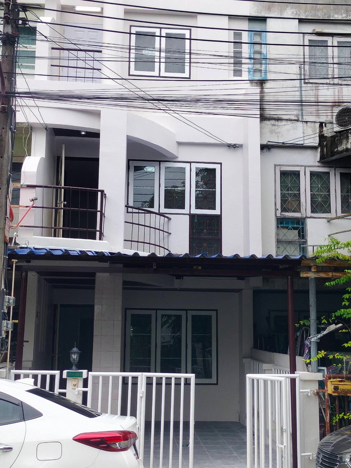 รูป ทาวน์โฮม 3 ชั้น มบ.ธันยกานต์-วัชรพล ขายเพียง 1.75 ล้านบาท (จากเดิม 1.9 ล้าน) - รูปที่ 2/8