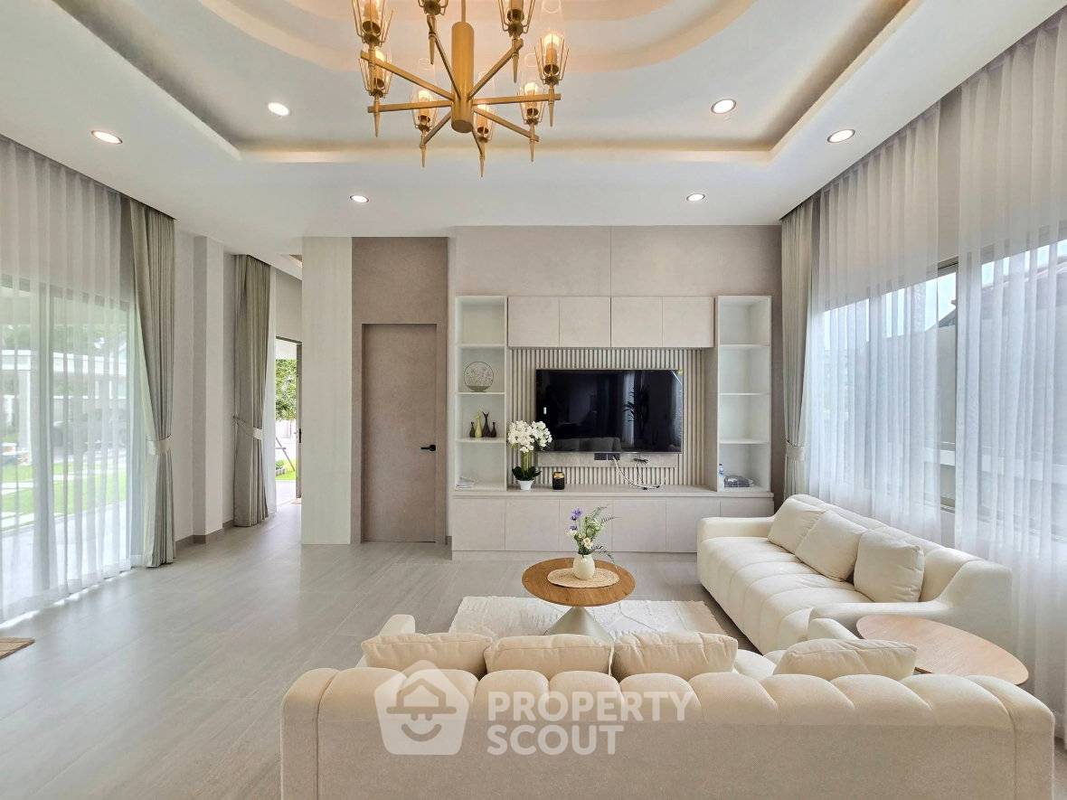 picture 4-BR Villa close to East Pattaya (ID 3314723) - 5/37