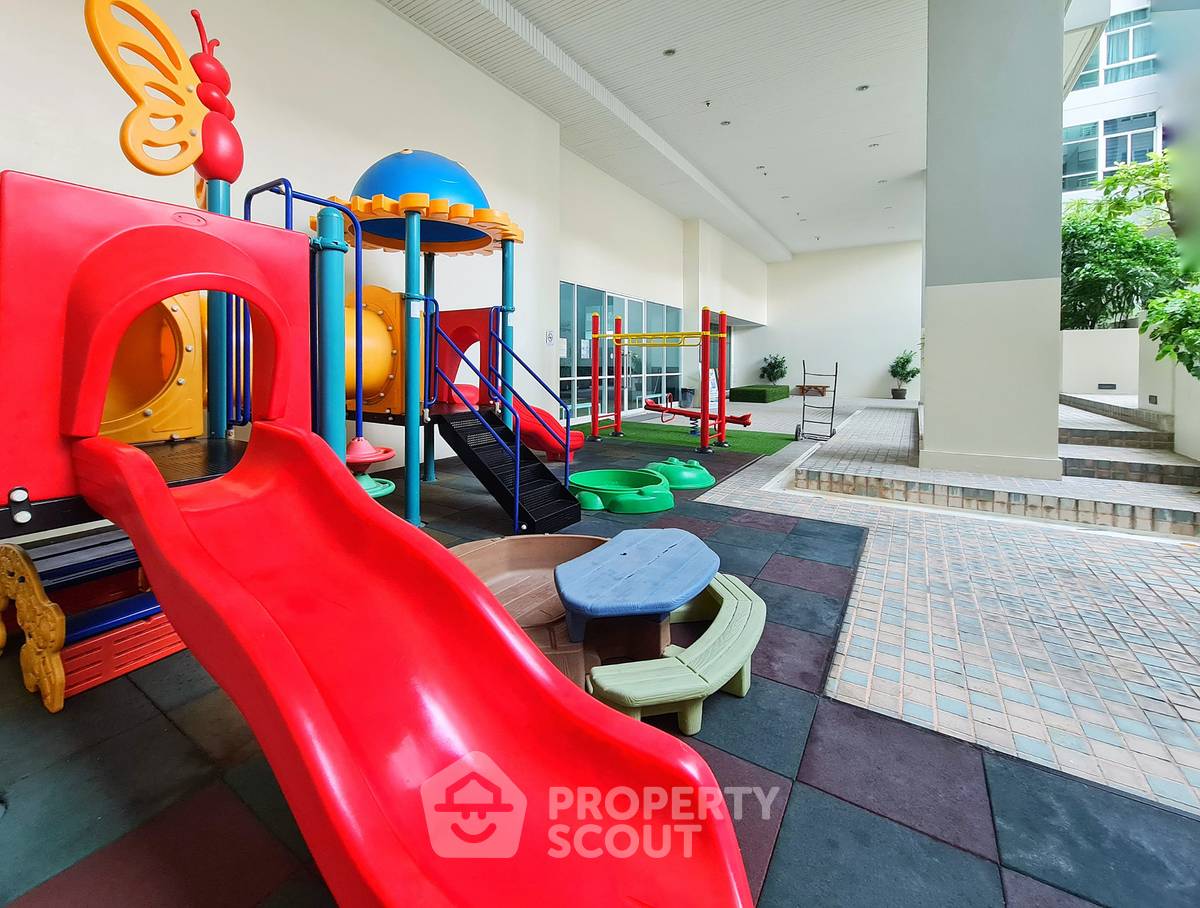 picture 300 Sqm 3-BR Condo At The Fourwings Residence (ID 3173186) - 30/34